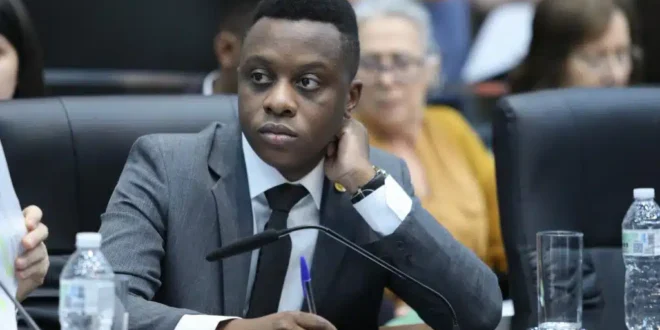 É extrema direita, estúpido: deputado que assediou ex-mulher para abortar quer acabar com liberdade nas universidades públicas