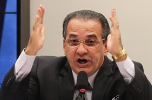 Malafaia diz que bolsa família impede o Brasil de crescer; e também é contra a escala 6x1