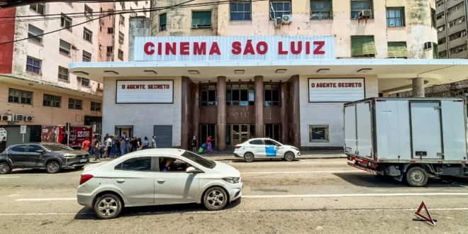 Valor que Flávio Bolsonaro pediu a Vorcaro pagaria 12 anos do fundo público para o cinema pernambucano ou 95 reformas do Cinema São Luiz