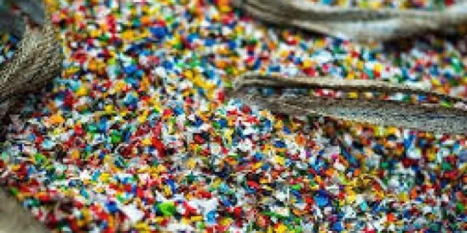 Você não vê, mas consome: o perigo dos microplásticos na saúde humana