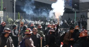 Bolívia explode: protestos contra presidente de extrema direita, Rodrigo Paz, cercam La Paz