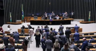 Atenção ao que eles fazem com o seu voto: Câmara aprova projeto que protege bens partidários e libera bots em campanhas