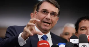 Para ricos, tudo. Para o trabalhador, nada: Flávio Bolsonaro critica fim da escala 6x1