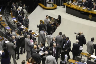 Na surdina: com holofotes em Vorcaro e nos Bolsonaros, Congresso deu rasteira no povo