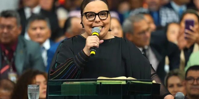 A coragem da pastora Helena Raquel versus a covardia e o ódio de Malafaia