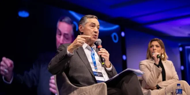 Ligações suspeitas: Barroso e Huck são conselheiros de startup de IA de financiador de grupos fascistas