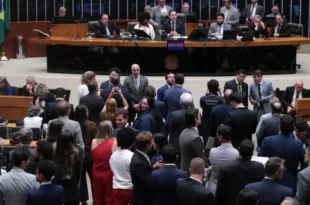 Aprenda a votar ou se lasque: saiba quem são os 22 deputados que votaram contra o fim da 6×1