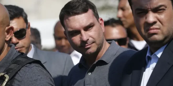 Flávio Bolsonaro apela a Trump contra PCC e CV, mas poupa milícia e aliados