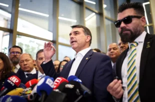 Traição à pátria, chantagem eleitoral e irresponsabilidade socioeconômica