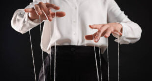 Por que a CIA multiplicou os templos, sufocou a Teologia da Libertação e pariu o projeto de poder evangélico?