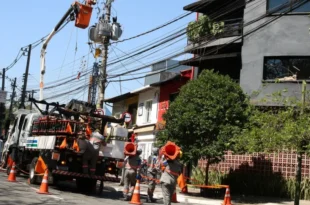 Maiores grupos do setor elétrico têm 80% de terceirizados e salários reduzidos à quase metade