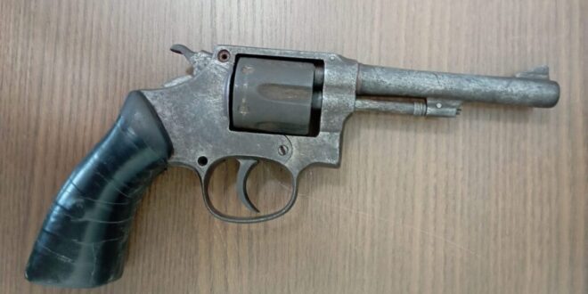 Adolescente de 17 anos é apreendido com revólver calibre 32 em Manoel Urbano