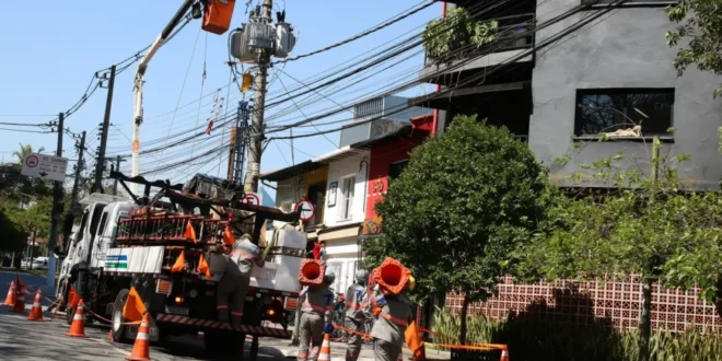 Maiores grupos do setor elétrico têm 80% de terceirizados e salários reduzidos à quase metade