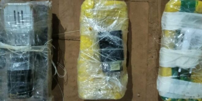 Policiais penais interceptam arremesso de celulares para dentro de presídio no interior