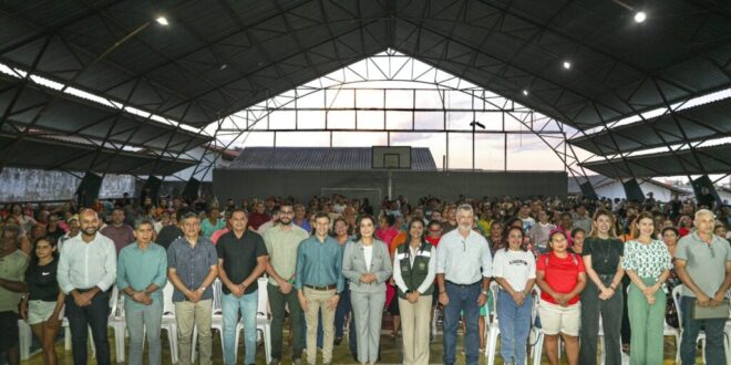 Mailza entrega 635 títulos de unidades habitacionais em Rio Branco
