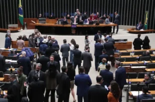 Sensacionalista: Deputados 3×4 querem votar contra 6×1