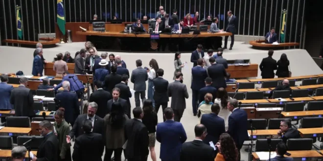 Sensacionalista: Deputados 3×4 querem votar contra 6×1