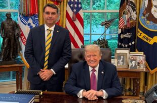 Elogio de Trump a Flávio Bolsonaro na hora errada vira atestado de traição