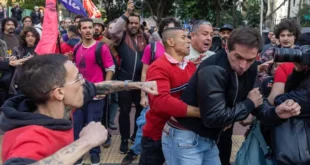 Vereadores bolsonaristas provocam estudantes e causam pancadaria em protesto
