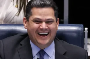 Senado inimigo do povo: Sob Alcolumbre, PEC da escala 7×0 anda mais rápido que fim da 6×1