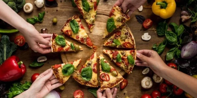 Geometria culinária: pizza é redonda, vem em caixa quadrada e é cortada em triângulos