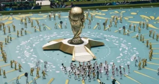 Enquanto a bola rola, o mundo arde