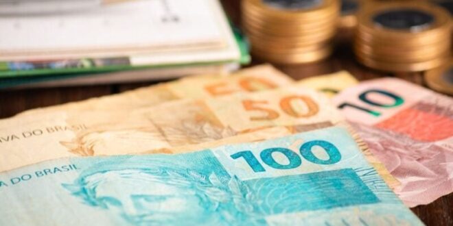 Ainda falta muito: salário necessário para sustentar uma família de quatro pessoas no Brasil em 2026