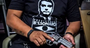 PM apreende arma de fogo de Bolsonaro em blitz e sargento ex-GSI é detido