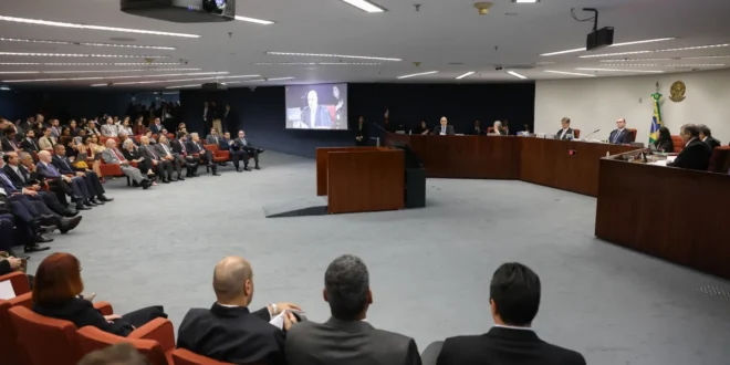 Unanimidade: STF condena Eduardo Bolsonaro por coação