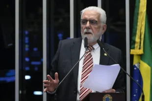 Jaques Wagner vai sair da liderança do governo