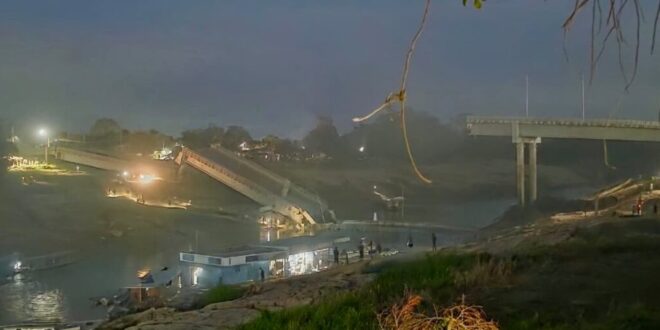 Ponte inaugurada há menos de três anos desaba em Sena Madureira e deixa feridos