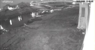 Veja o exato momento em que a ponte desaba