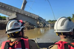 Queda de ponte em Sena Madureira: bombeiros suspendem navegação no Rio Iaco