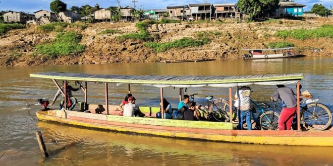 Governo contrata embarcação para garantir travessia de moradores em Sena Madureira