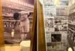 Homenagem bizarra: casal cria lavabo com jogador Neymar servindo papel higiênico