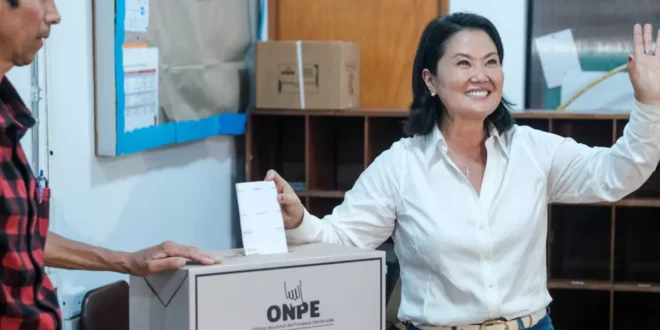 Candidata de extrema direita, filha de ditador, Keiko Fujimori é eleita presidente do Peru