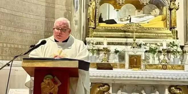 Jogatina e luxo: padre desvia R$ 820 mil de paróquia para viagens de cruzeiros e é preso