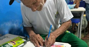 Aos 91 anos, piauiense volta à escola para aprender a ler e a escrever