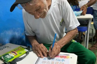 Aos 91 anos, piauiense volta à escola para aprender a ler e a escrever
