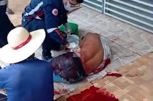 Homem é esfaqueado pelas costas em área comercial de Brasiléia