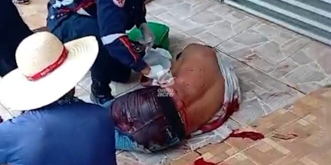Homem é esfaqueado pelas costas em área comercial de Brasiléia