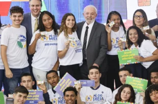 Abandono no ensino médio cai 34% após implementação do Pé-de-Meia