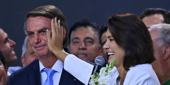 “Desastroso”, diz Financial Times sobre vídeo de Michelle contra Flávio Bolsonaro
