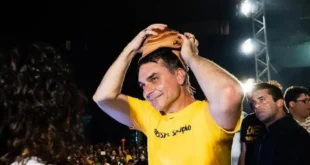 43% de ausência: Quanto ganharia Flávio Bolsonaro se recebesse com PEC da Escravidão?