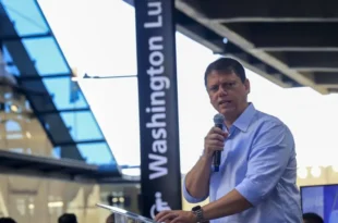 Tarcísio admite que privatização não funciona e revê concessão de linha de metrô