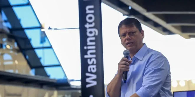 Tarcísio admite que privatização não funciona e revê concessão de linha de metrô