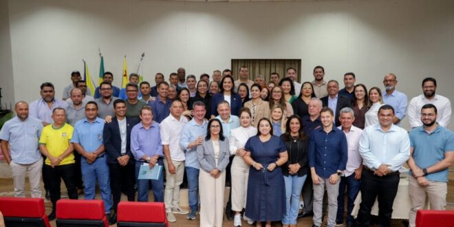Mexendo-se politicamente: governadora Mailza se reúne com vereadores de 11 municípios