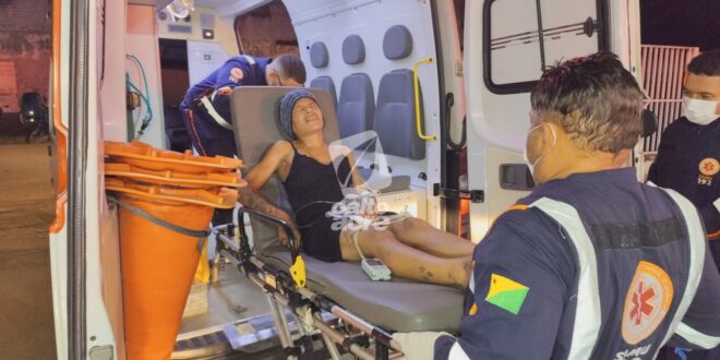 Mulher é esfaqueada nas costas em frente a hotel no Centro de Rio Branco