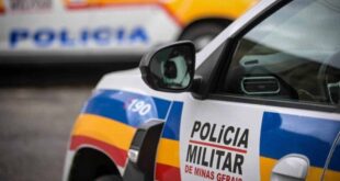 C#gando e andando: Mulher faz cocô e joga em policiais durante prisão