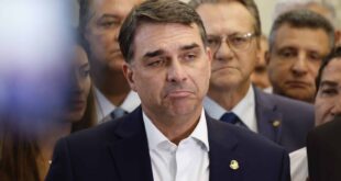 Não olhou o próprio rabo: Flávio Bolsonaro achou que capitalizaria com o episódio Jaques Wagner e se deu mal
